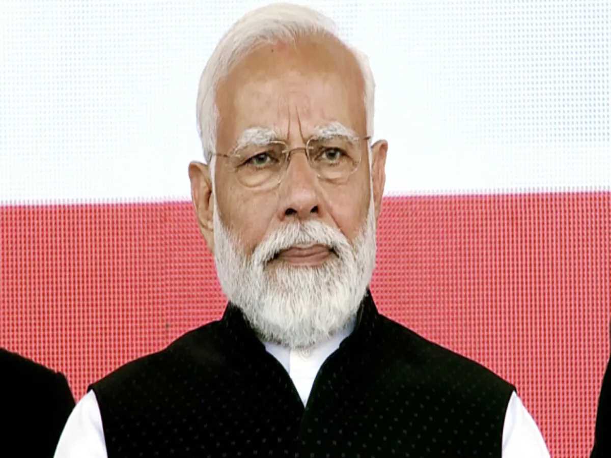 कैसे घबराया साहिब, बात-बात पर डरता है!